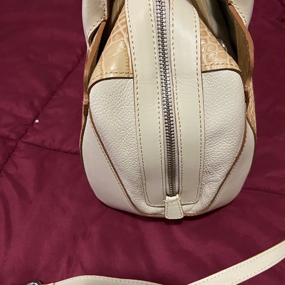 Beautiful tan and cream crocodile print handbag!! - Picture 6 of 6